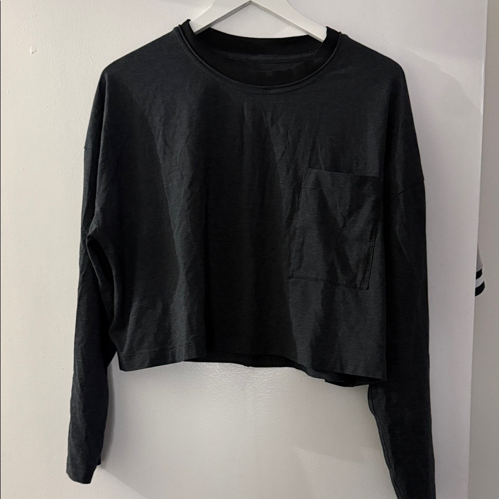 Lululemon gray Cropped Long-Sleeve Pocket Top - Women